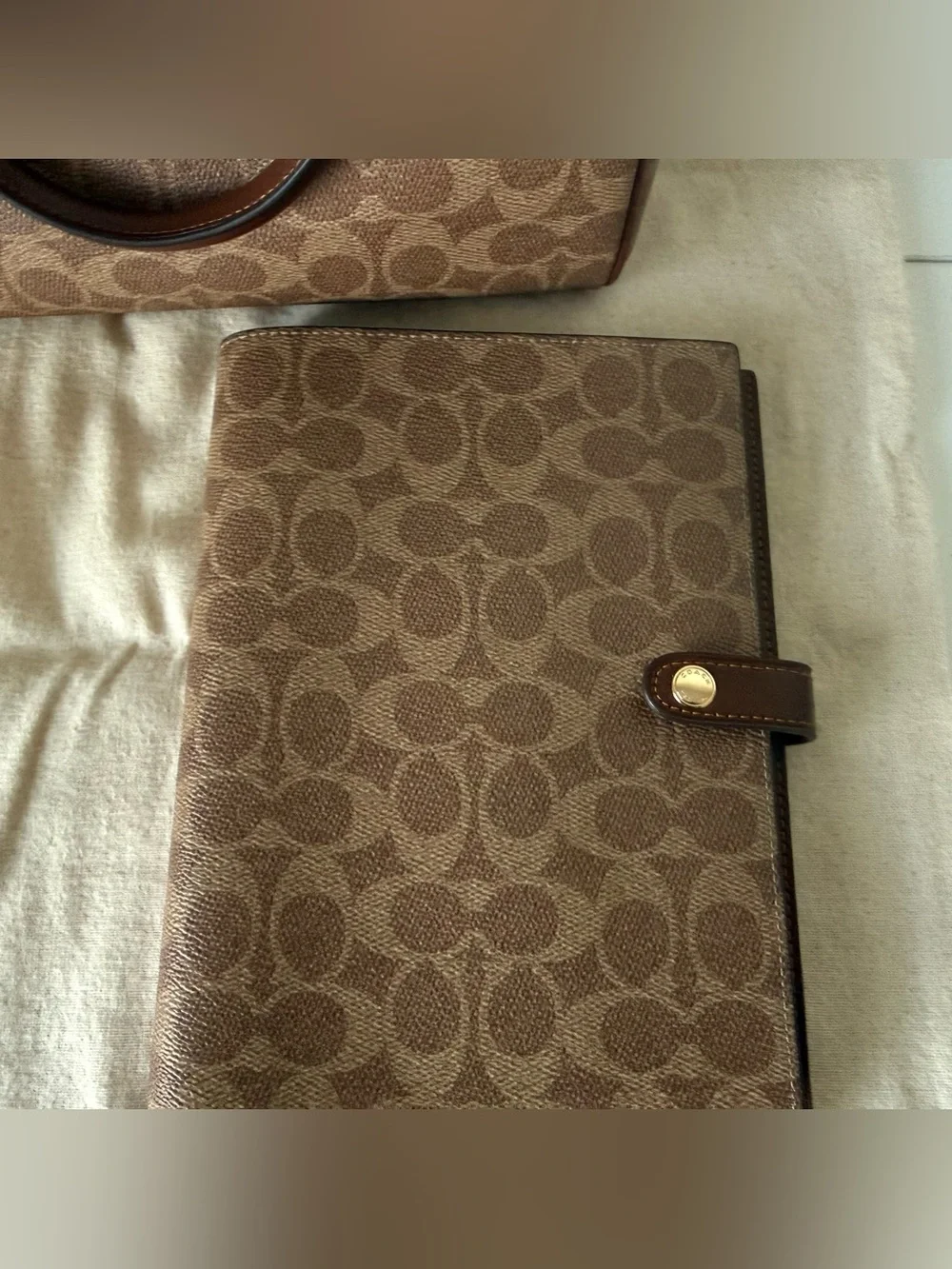 Coach Tan Signature Rowan w/matching accessories. - Picture 7 of 16